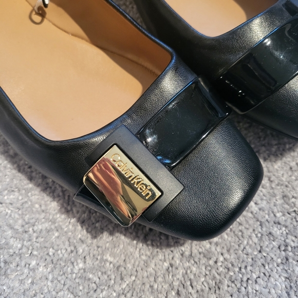 CALVIN KLEIN BLACK LEATHER FRONT BUCKLE FLAT SHOES 10 New - Picture 3 of 4